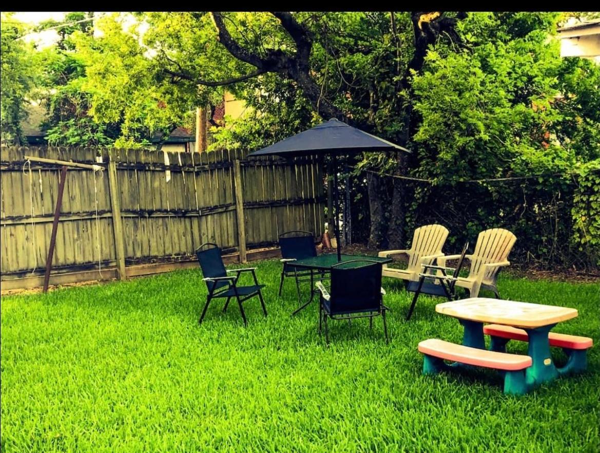 2Nd Level Duplex, Downtown Houston Near Toyota Center, Smoking Allowed On Balcony! Apartment Bagian luar foto